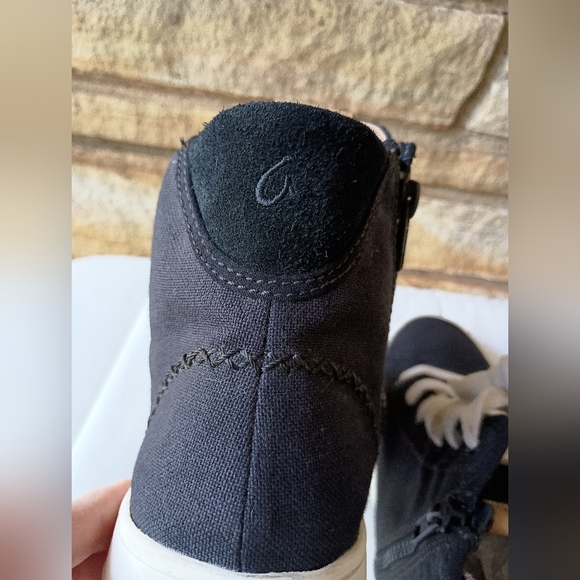 Olukai Stylish Black High-Top Sneakers_10 - Picture 6 of 8